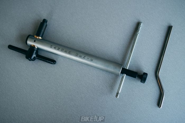 Инструмент для выравнивания крепления заднего переключателя