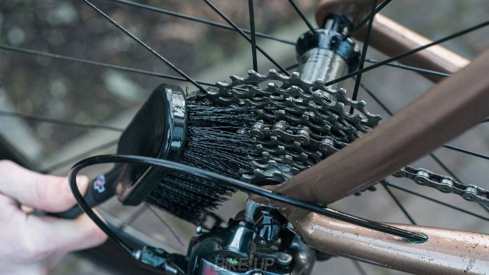 Щітка Muc-Off Tyre & Cassette Brush