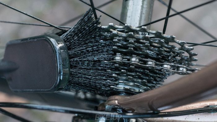 Щітка Muc-Off Tyre & Cassette Brush