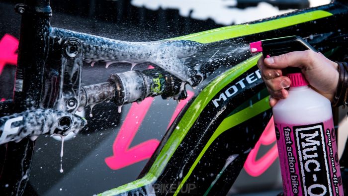 велошампунь MUC-OFF Nano Tech Bike Cleaner з розпилювачем 1л.