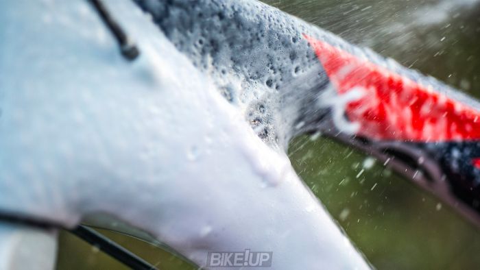 велошампунь MUC-OFF Nano Tech Bike Cleaner з розпилювачем 1л.