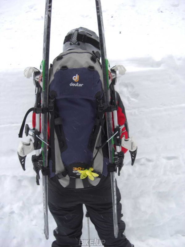 Рюкзак DEUTER Guide 30+ SL колір 3400 navy-granite