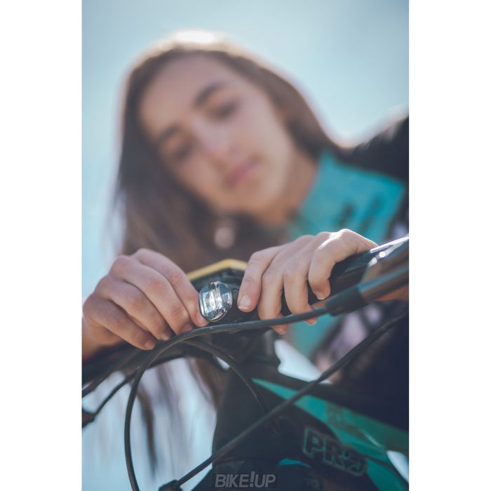 Переднє світло Lezyne FEMTO USB DRIVE FRONT Блакитний 15 люменів Y13