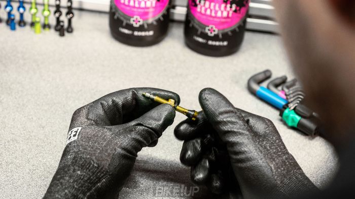 вентилі для бескамерних коліс MUC-OFF 60mm золоті