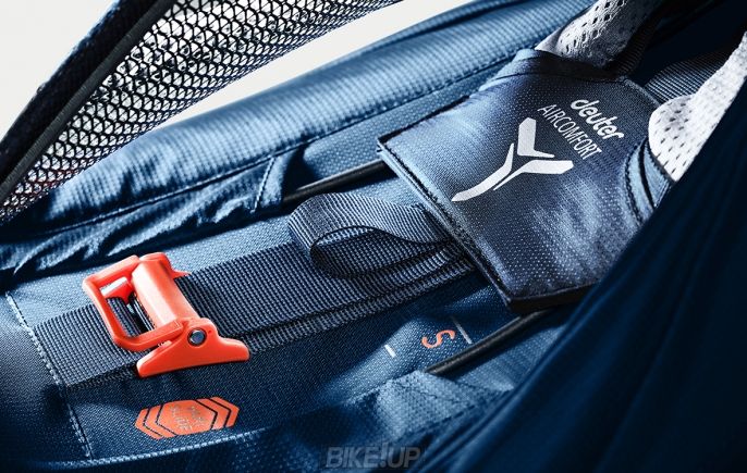 Рюкзак DEUTER Futura Vario 45+10 SL колір 4701 graphite-black