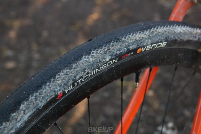 Покришка Hutchinson OVERIDE 700X38 TS TT